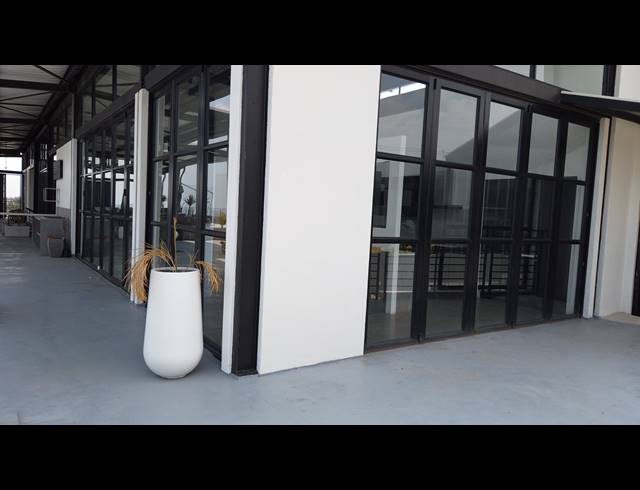 201M² SHOWROOM TO LET IN KRAMERVILLE
